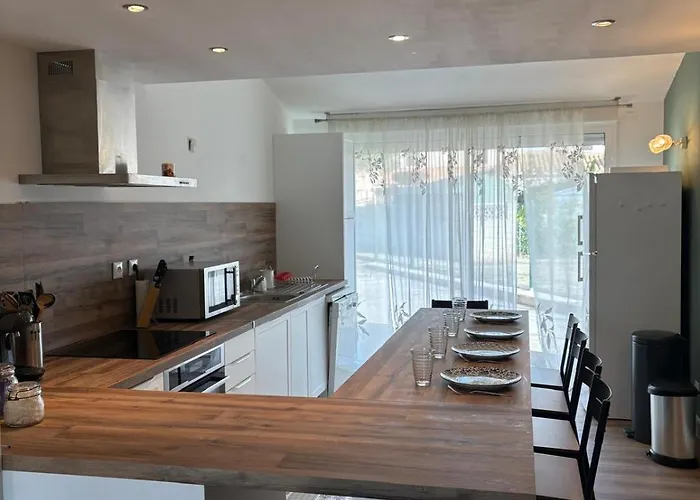 St Cyprien Belle Maison Renovee Avec Jardin 4 A 6 P